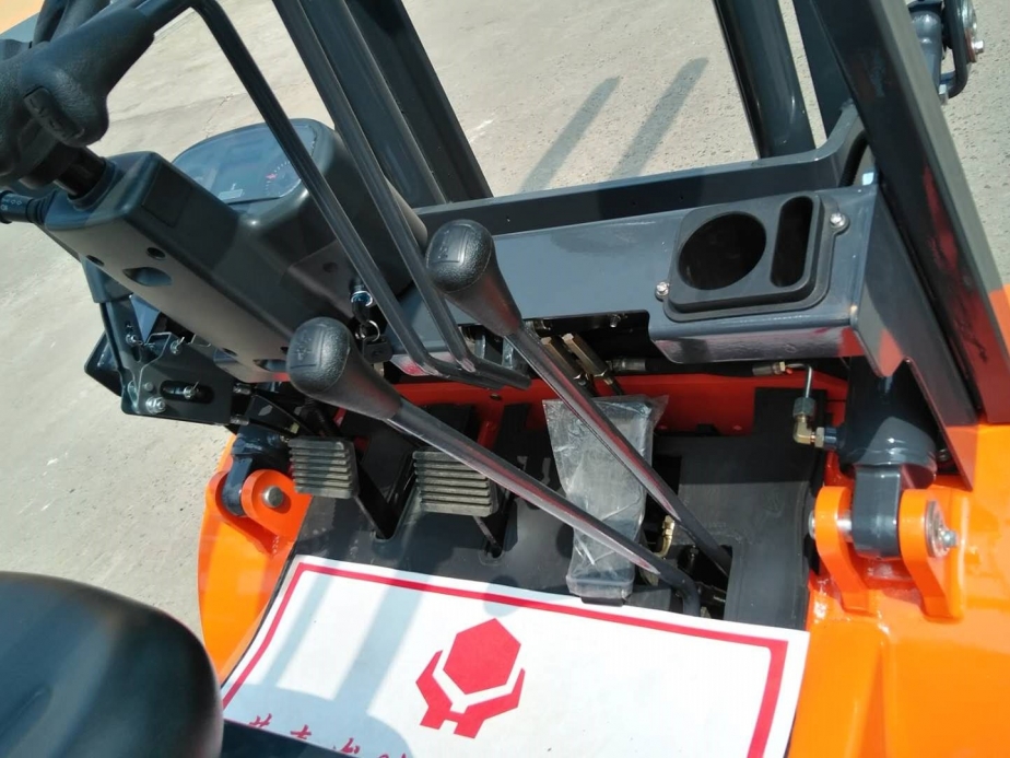 內(nèi)燃叉車(chē)